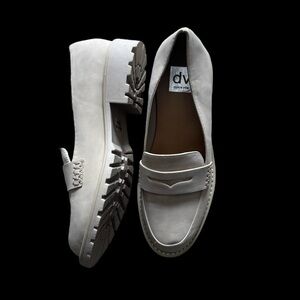 NWOT DV Dolce Vita Catalina Loafer Shoes Natural Tan Lug Sole Slip On Womens 9.5